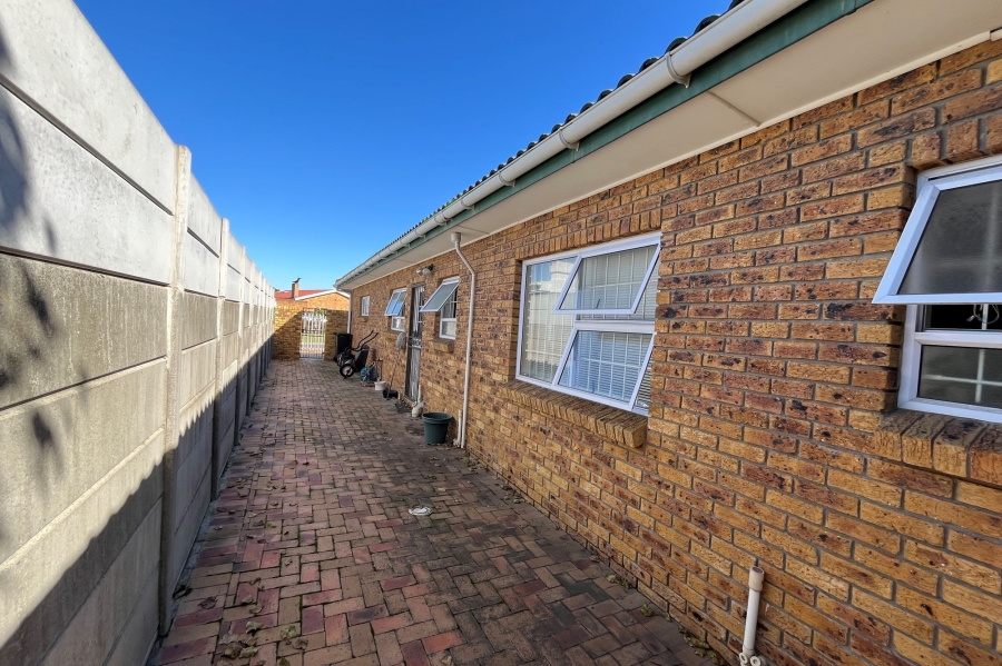To Let 3 Bedroom Property for Rent in Soneike Western Cape